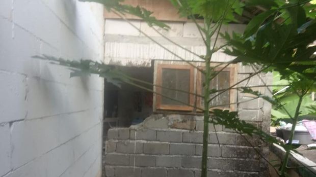 Rumah warga Kecamatan Cigugur, Pangandaran yang rusak akibat gempa