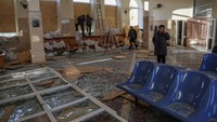Pasukan Rusia menembaki stasiun kereta api di kota Kherson, Ukraina selatan, saat sebuah kereta hendak berangkat mengevakuasi warga.