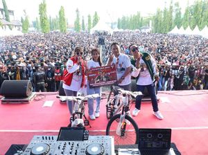 Iwa K-Dewi Perssik Meriahkan Pesta Rakyat Ganjar Mahfud #20 di Kendal