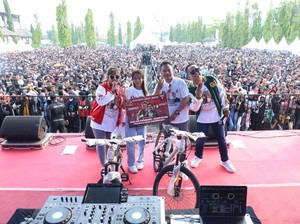 Iwa K-Dewi Perssik Meriahkan Pesta Rakyat Ganjar Mahfud #20 di Kendal
