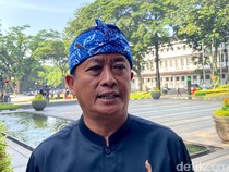 Intip Isi Garasi Sekda Bandung yang Jadi Tersangka Korupsi Smart City