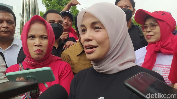 Istri Capres Ganjar Pranowo, Siti Atikoh Supriyanti.