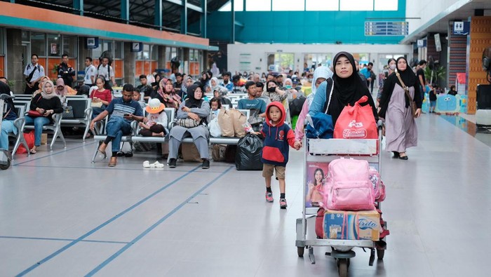 Suasana keberangkatan di Stasiun Kertapati Palembang.