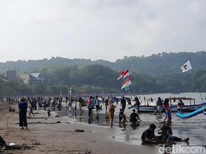 Gemuruh di Pangandaran Kala Fajar Datang