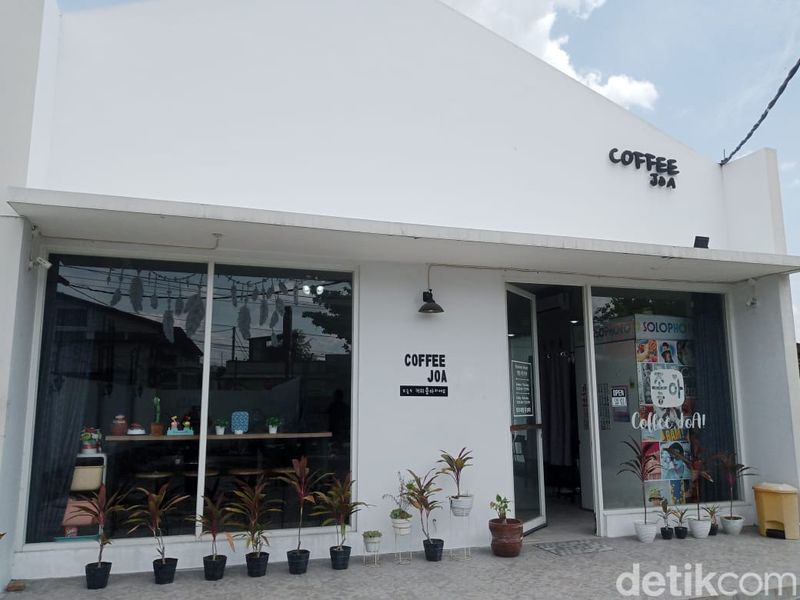 Tempat nongkrong di Solo yang cocok banget buat para K-popers, Coffee Joa