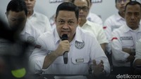 Tim Hukum AMIN mempertanyakan penahanan terhadap Indra dilakukan saat sedang aktif sebagai tim kampanye Anies Baswedan-Muhaimin Iskandar (Cak Imin). 