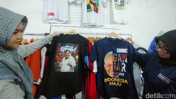 Usaha konveksi di Surabaya yang sedang kebanjiran pesanan alat peraga kampanye dan kaus.