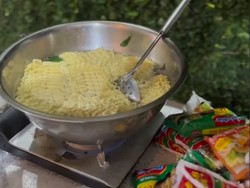 Pernikahan di Jaktim Viral, Tamu Undangannya Disajikan Mi Instan