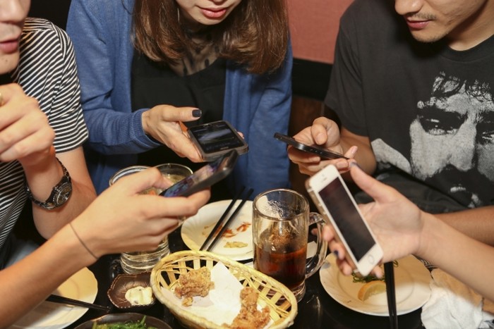 Wanita Bisa Makan Gratis di Restoran Ini Asal Mau Ikut Kencan Kilat