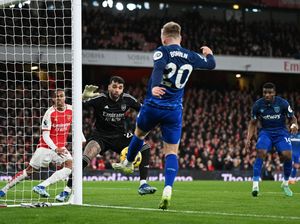 Kontroversi Gol West Ham Vs Arsenal, Bola Sudah Out Belum, Ya?