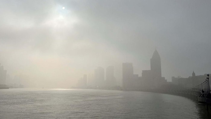 The Oriental Pearl Tower and other buildings in Lujiazui financial district across the Huangpu river are seen shrouded in fog amid a red alert for heavy fog in Shanghai, China December 29, 2023. REUTERS/Xihao Jiang