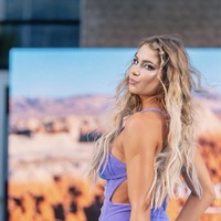 Di banyak kesempatan, wanita 20 tahun itu juga menjadi model fashion show. Dia tampil di New York Swim Week.  Foto: Dok. Instagram/@dragoi_andreea