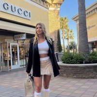 Menjalani dua karier yang berbeda, Andreea tidak melupakan studinya. Dia tetap mengutamakan kuliahnya.  Foto: Dok. Instagram/@dragoi_andreea