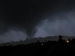 BMKG Ungkap Mengapa Fenomena Puting Beliung Bisa Terjadi