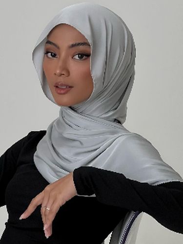 Bahan hijab yang paling sering menjadi favorit para hijabers sepanjang tahun 2023