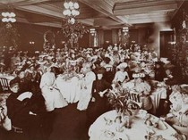 Budaya Makan Bersama di Restoran Ternyata Sudah Eksis Sejak 600 Tahun Lalu!