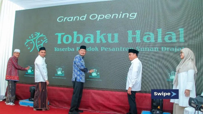 Bupati Lamongan Yuhronur Efendi saat meresmikan pembukaan 4 cabang baru Tobaku Halal Ponpes Sunan Drajat.