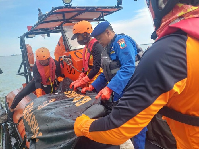 Evakuasi mahasiswa IPB yang ditemukan tewas saat penelitian di Pulau Sempu