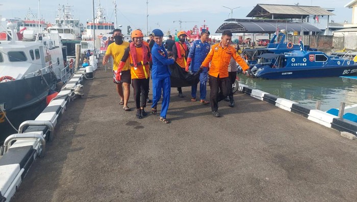 Evakuasi mahasiswa IPB yang ditemukan tewas saat penelitian di Pulau Sempu