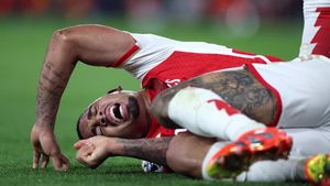 Arsenal Kalah dan Dihajar Meme Gajah Jatuh dari Pohon!