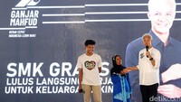 Ganjar meluncurkan program SMK Gratis Langsung Kerja untuk Keluarga Miskin. Dalam kesempatan itu, Ganjar juga membantu satu anak dari keluarga miskin bernama Obit. Dia tinggal bersama neneknya, Sagiyem dan adiknya.  
