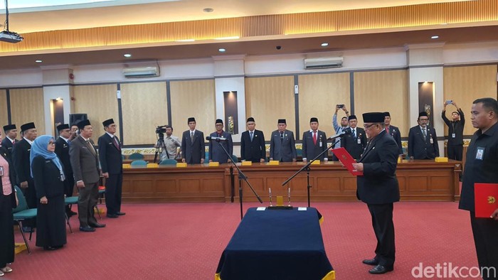 Gubernur Riau Edy Natar saat melantik pejabat di lingkungan Pemprov Riau (Raja Adil Siregar/detikSumut)