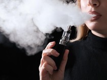 Viral Penumpang Isap Vape di Pesawat, Garuda Indonesia Buka Suara