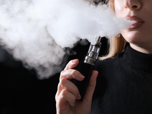 Jika Merokok Haram, Apakah Ngevape Boleh Saat Ramadhan?