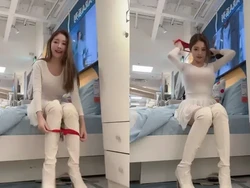 Influencer China Lepas Celana Dalam di Tempat Umum, Dijadikan Ikat Rambut