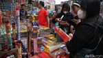 Jelang Malam Tahun Baru, Petasan dan Terompet Laris Manis