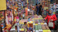 Beragam petas dijual di pasar ini.
