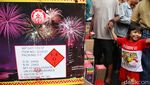 Jelang Malam Tahun Baru, Petasan dan Terompet Laris Manis
