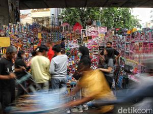 Ancaman Pidana bagi Warga Jakarta yang Jual dan Main Petasan