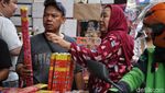 Jelang Malam Tahun Baru, Petasan dan Terompet Laris Manis
