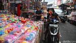 Jelang Malam Tahun Baru, Petasan dan Terompet Laris Manis