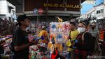 Jelang Malam Tahun Baru, Petasan dan Terompet Laris Manis