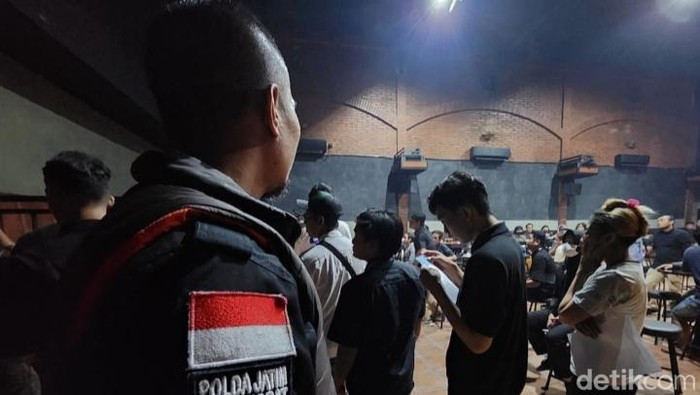 Kabag Bin Ops Ditresnarkoba Polda Jatim AKBP Harsono.