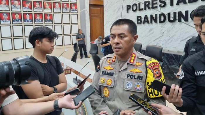 Kabid Humas Polda Jabar Kombes Ibrahim Tompo di Polrestabes Bandung, Jumat (29/12/2023).