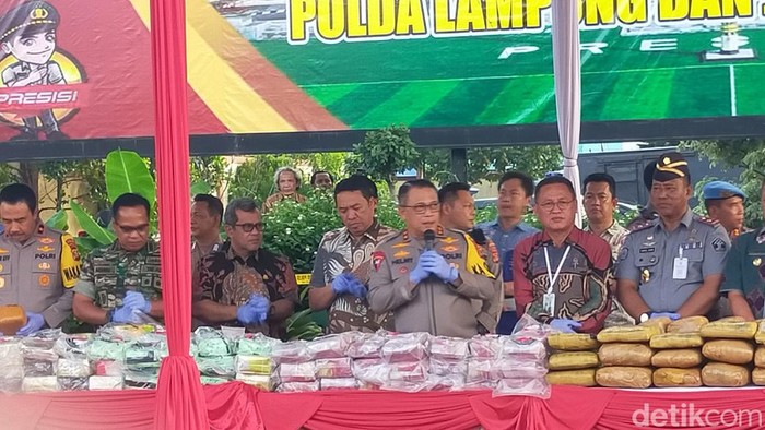 Kapolda Lampung, Irjen Helmy Santika.