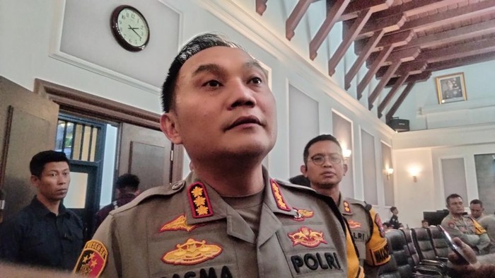 Kapolrestabes Surabaya Kombes Pasma Royce