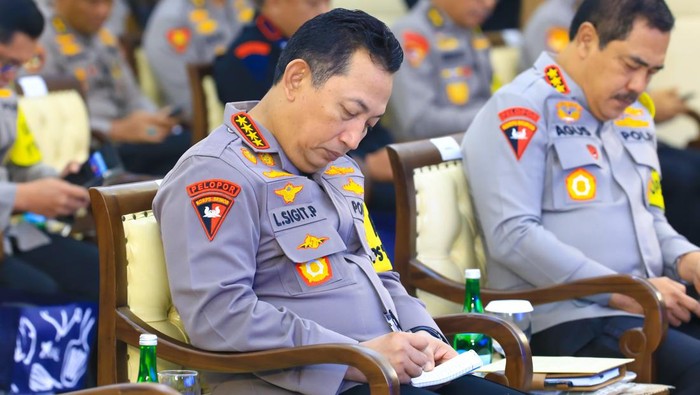 Kapolri Jenderal Listyo Sigit Prabowo mencatat setiap masukan hingga kritik pedas
