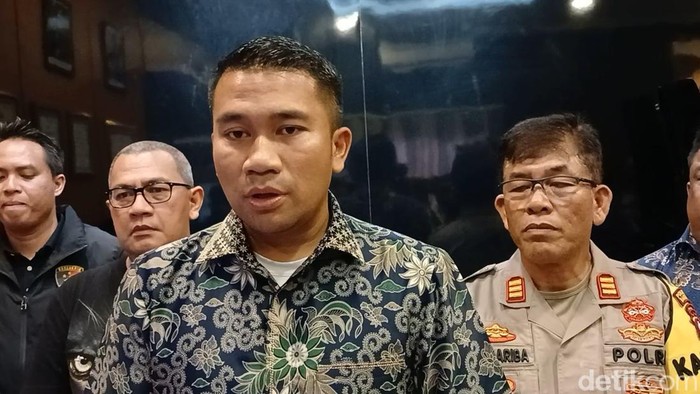 Kasat Reskrim Polresta Barelang, Kompol Dwi Ramadhanto saat memberikan keterangan.(Alamudin Hampu/detikSumut)
