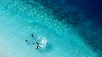 Pulau Sara menawarkan pesona keindahan alam bagi para wisatawan.    