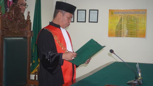 Ketua PN Cikarang Hendri Agustian