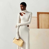 Inilah koleksi terbaru Victoria Beckham pre fall 2024. Victoria memadukan gaya Inggris dan jahitan rapi dengan sensualitas.  Foto: Dok. Victoria Beckham.