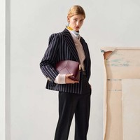 Inilah koleksi terbaru Victoria Beckham pre fall 2024. Victoria memadukan gaya Inggris dan jahitan rapi dengan sensualitas.  Foto: Dok. Victoria Beckham.