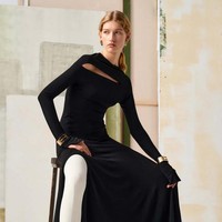 Inilah koleksi terbaru Victoria Beckham pre fall 2024. Victoria memadukan gaya Inggris dan jahitan rapi dengan sensualitas. Foto: Dok. Victoria Beckham.