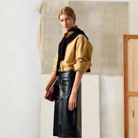 Inilah koleksi terbaru Victoria Beckham pre fall 2024. Victoria memadukan gaya Inggris dan jahitan rapi dengan sensualitas.  Foto: Dok. Victoria Beckham.