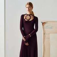 Inilah koleksi terbaru Victoria Beckham pre fall 2024. Victoria memadukan gaya Inggris dan jahitan rapi dengan sensualitas. Foto: Dok. Victoria Beckham.