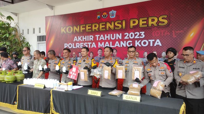Konferensi pers akhir tahun Polres Kota Malang